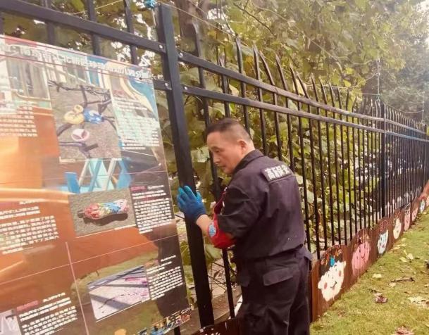 C:/Users/BA/Desktop/風(fēng)雨過(guò)后南京保安迅速行動(dòng)，恢復(fù)安“寧”面貌/8.jpg8