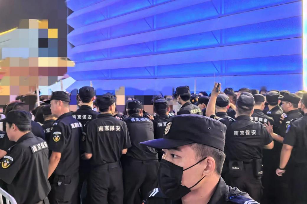 C:/Users/Administrator/Desktop/臺(tái)風(fēng)“貝碧嘉”來(lái)襲，南京保安積極應(yīng)對(duì)，“守”護(hù)萬(wàn)家團(tuán)圓！/12.jpg12