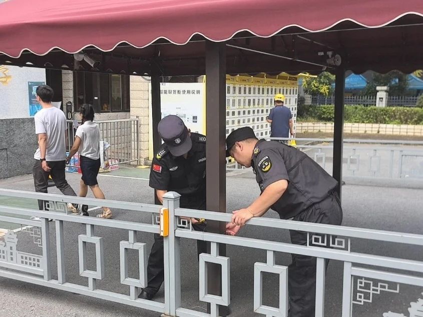 C:/Users/Administrator/Desktop/臺(tái)風(fēng)“貝碧嘉”來(lái)襲，南京保安積極應(yīng)對(duì)，“守”護(hù)萬(wàn)家團(tuán)圓！/4.jpg4