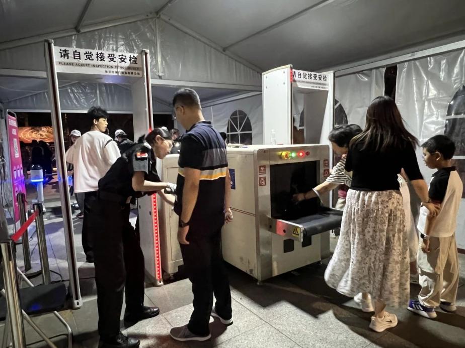 C:/Users/BA/Desktop/“安保鐵軍、硬核保障”2024系列報道四十三——月滿中秋，南京市保安服務(wù)有限公司圓滿護(hù)航“2024 南京森林音樂會”/4.jpg4