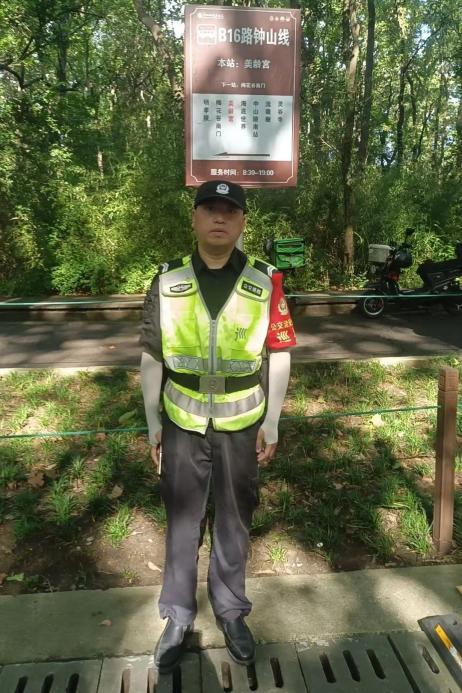 C:/Users/Administrator/Desktop/臺(tái)風(fēng)“貝碧嘉”來(lái)襲，南京保安積極應(yīng)對(duì)，“守”護(hù)萬(wàn)家團(tuán)圓！/1.jpg1