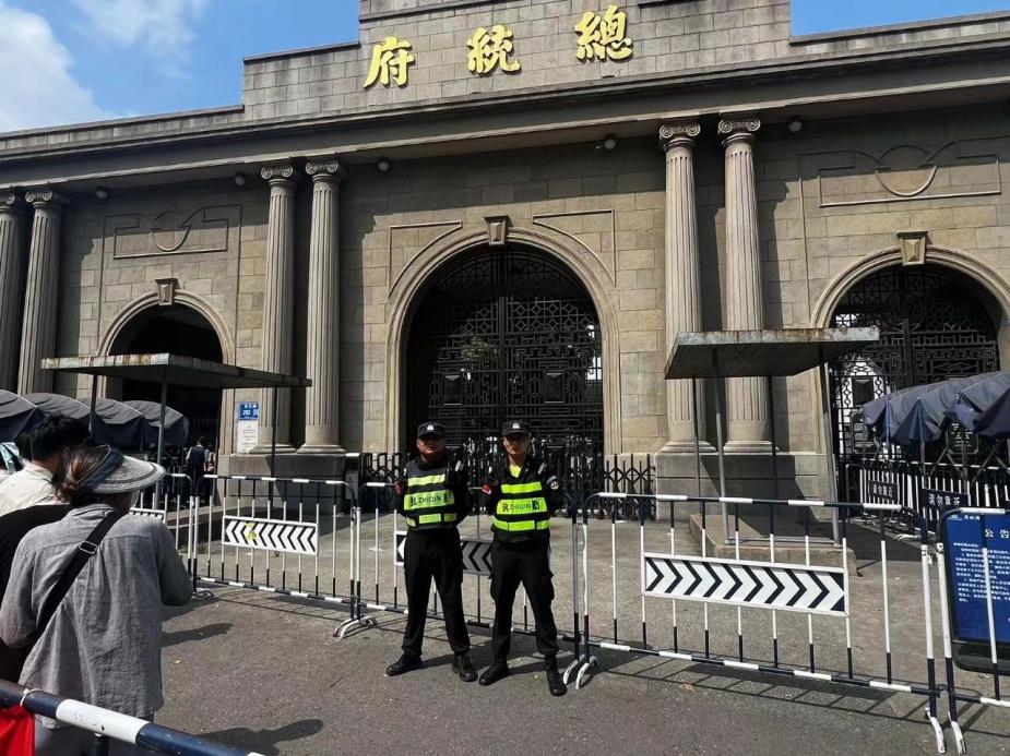 C:/Users/Administrator/Desktop/臺(tái)風(fēng)“貝碧嘉”來(lái)襲，南京保安積極應(yīng)對(duì)，“守”護(hù)萬(wàn)家團(tuán)圓！/7.jpg7