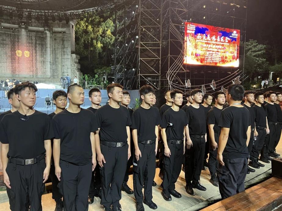 C:/Users/Administrator/Desktop/臺(tái)風(fēng)“貝碧嘉”來(lái)襲，南京保安積極應(yīng)對(duì)，“守”護(hù)萬(wàn)家團(tuán)圓！/10.jpg10