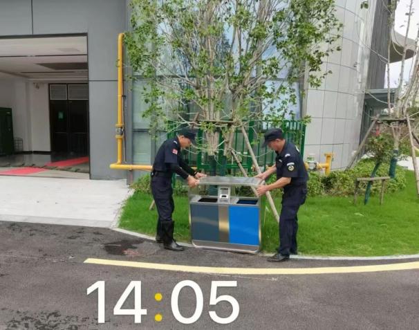 C:/Users/BA/Desktop/風(fēng)雨過(guò)后南京保安迅速行動(dòng)，恢復(fù)安“寧”面貌/4.jpg4