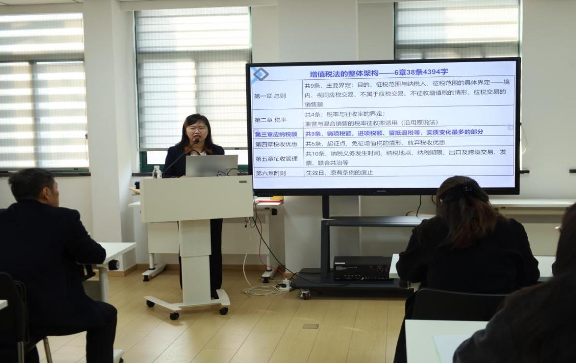 E:/25.12.10后 上傳網(wǎng)站留存/學(xué)新規(guī)強技能 防風(fēng)險促合規(guī)——南京市保安服務(wù)有限公司舉辦新增值稅法專題培訓(xùn)/照片/IMG_9401.JPGIMG_9401