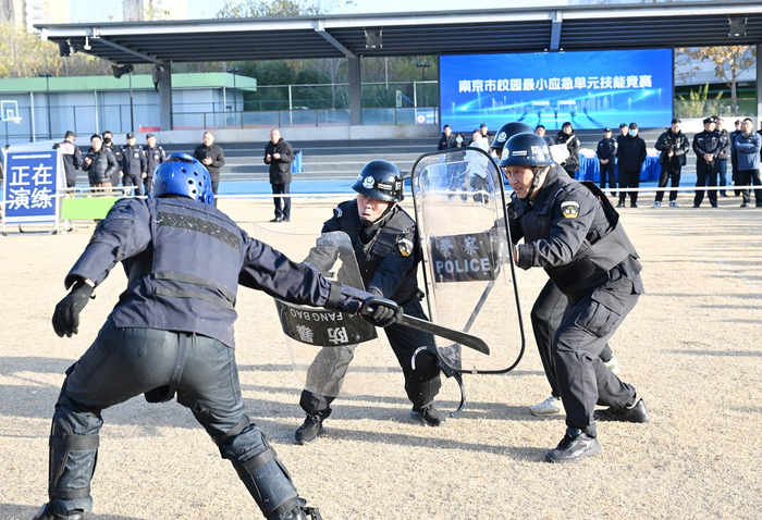 E:/25.12.10后 上傳網(wǎng)站留存/喜報(bào)！南京市保安服務(wù)有限公司建鄴分公司榮獲“校園最小應(yīng)急單元技能競賽”一等獎/照片/w700d1q75cms.jpgw700d1q75cms